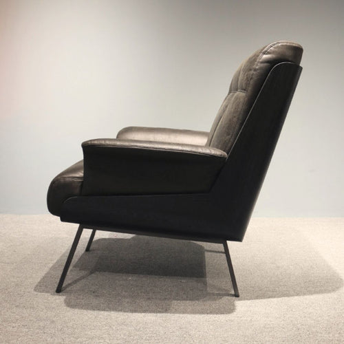 Arlo – Minimalistischer Polstersessel mit Schlanken Industrie-Beinen