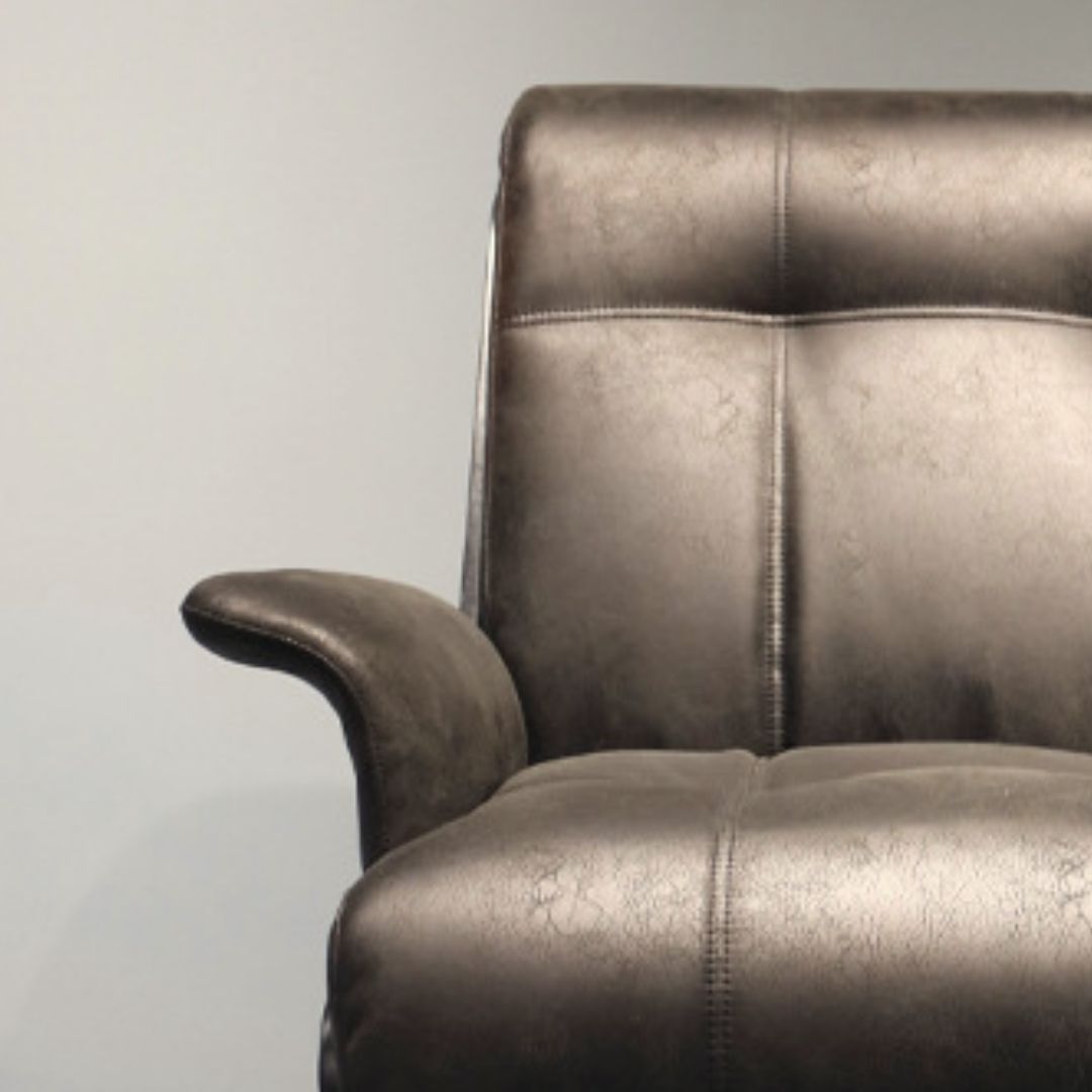 Arlo – Minimalistischer Polstersessel mit Schlanken Industrie-Beinen